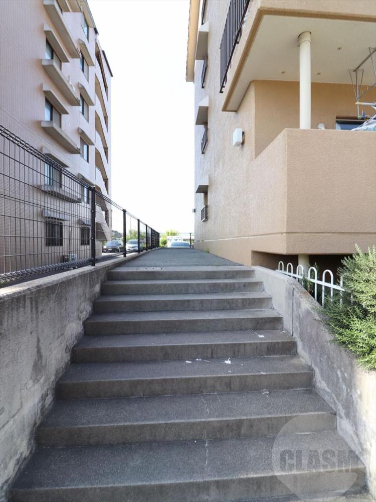 22/30 エントランス