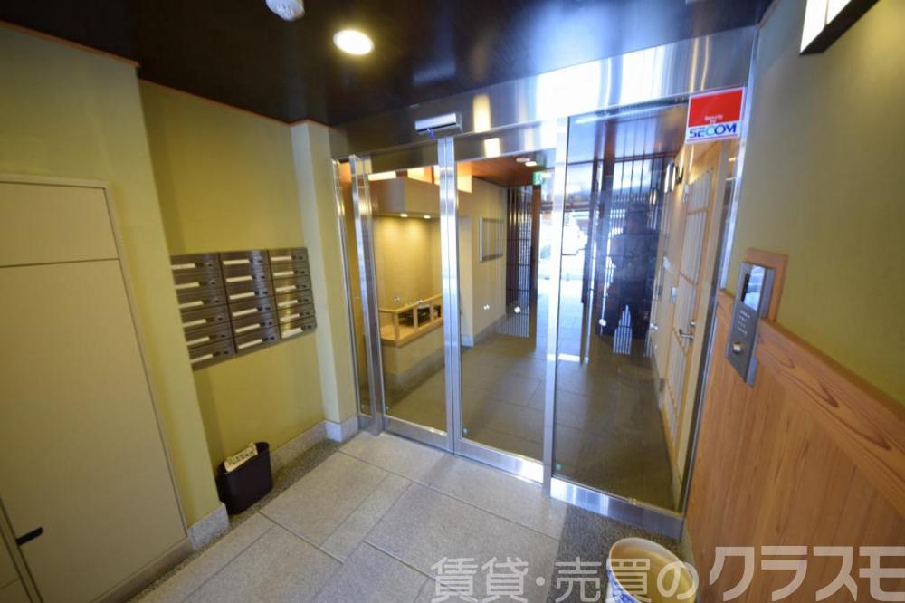 27/30 エントランス