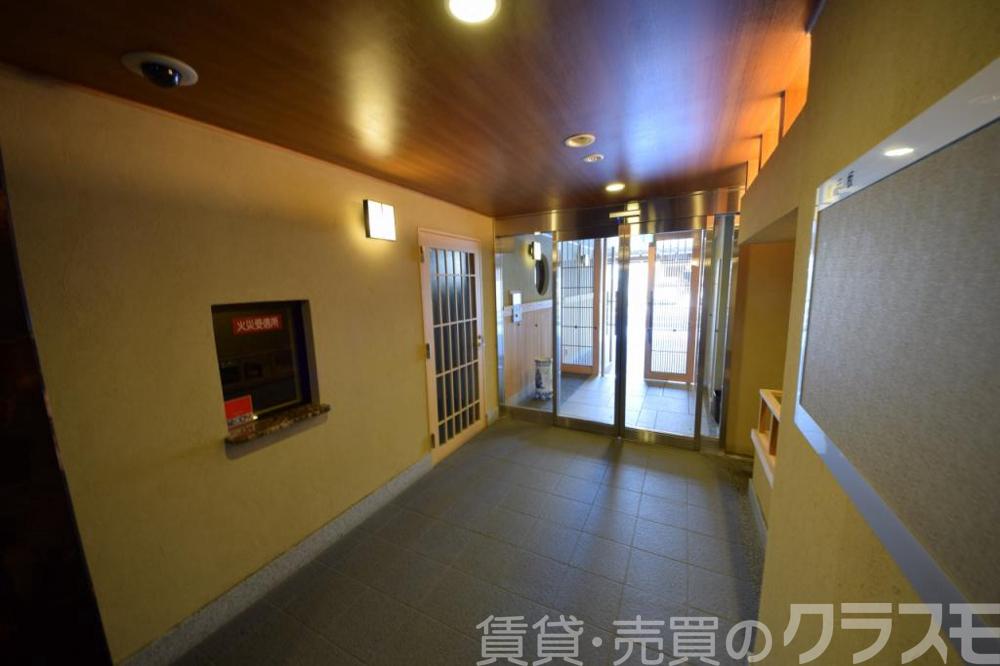 28/30 エントランス