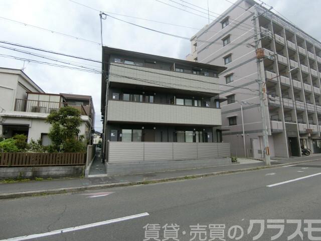 27/30 エントランス