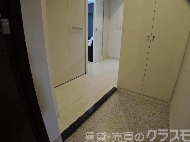 16/30 玄関