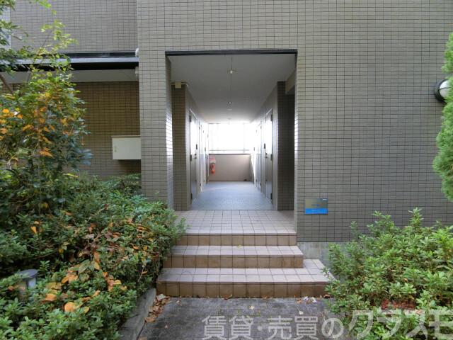 28/30 エントランス