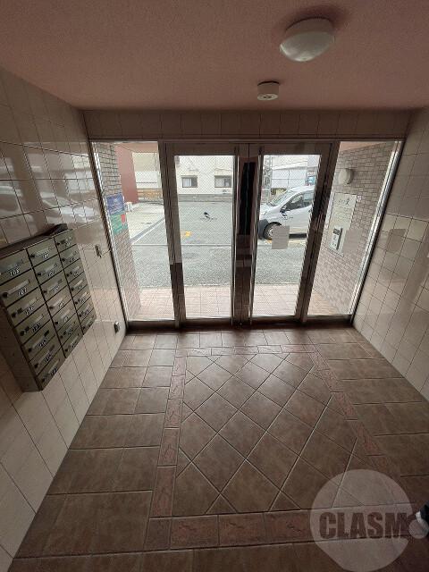 20/30 エントランス