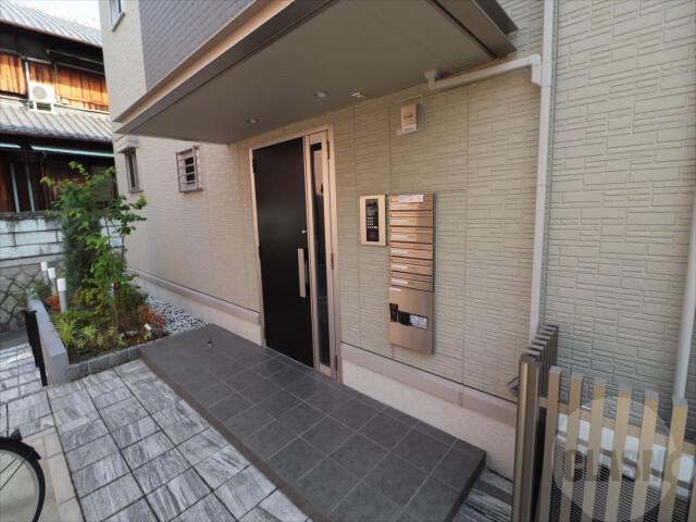 22/30 エントランス