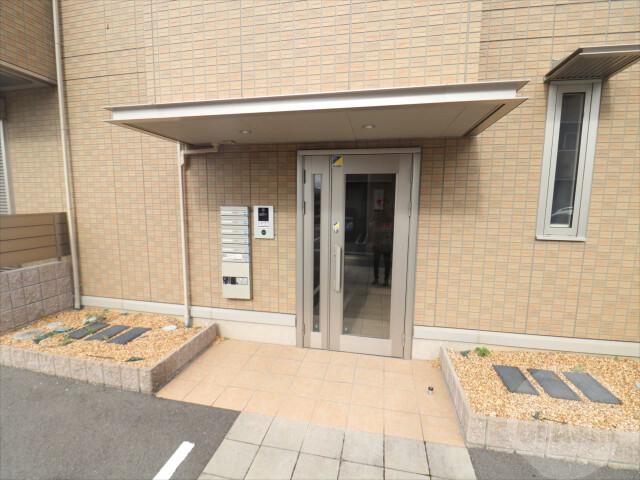 18/26 エントランス