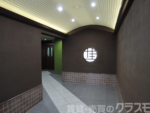 27/30 エントランス