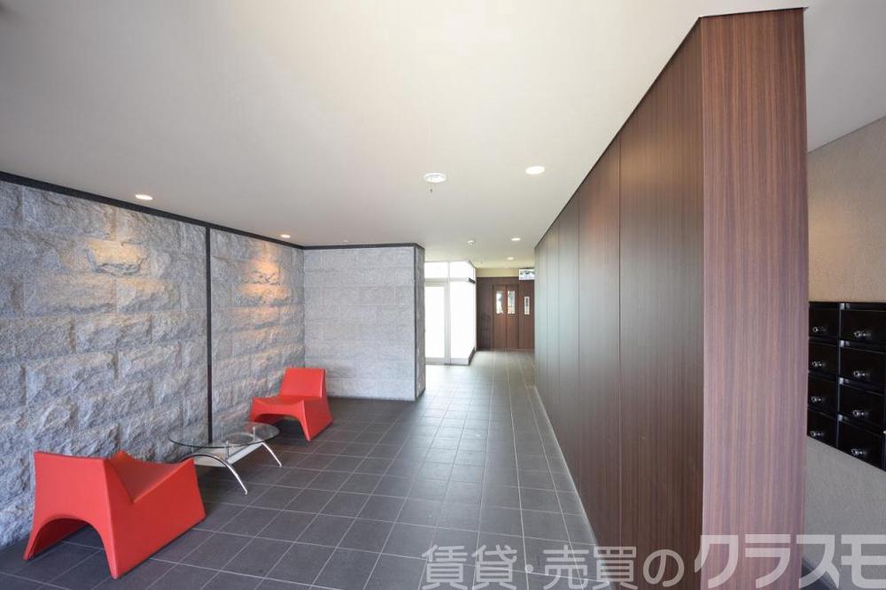 28/30 エントランス