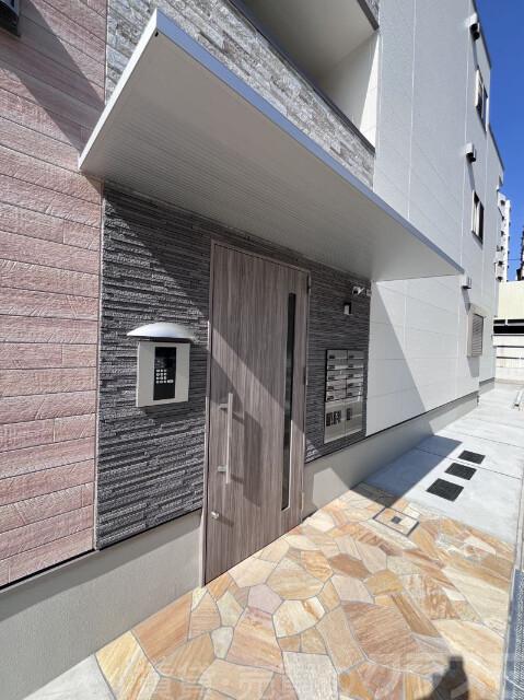 16/27 エントランス