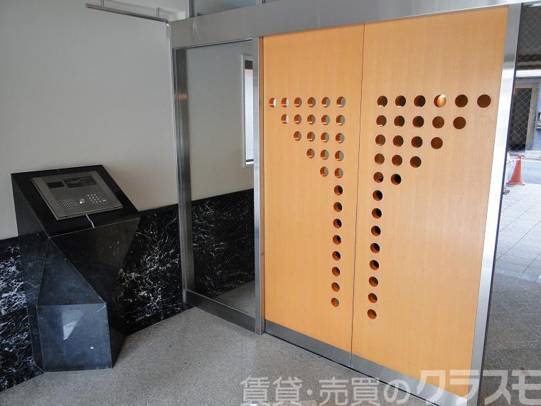 2/5 エントランス