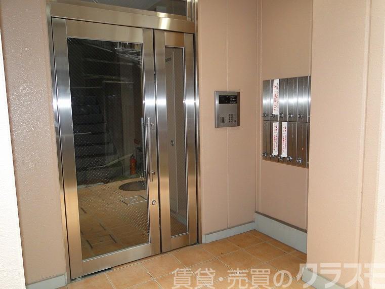 30/30 エントランス