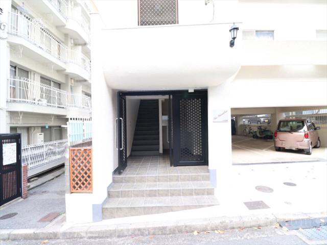 21/30 エントランス