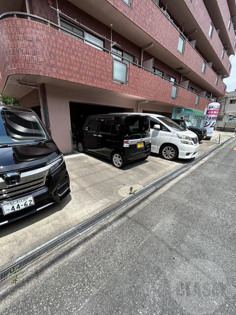 22/30 駐車場