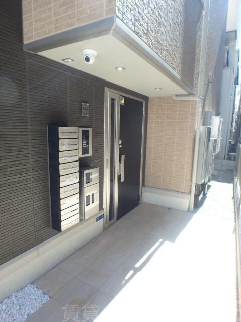 19/30 エントランス