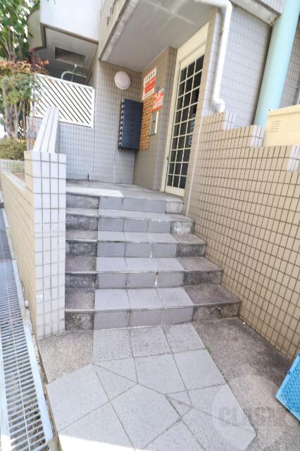 22/30 エントランス