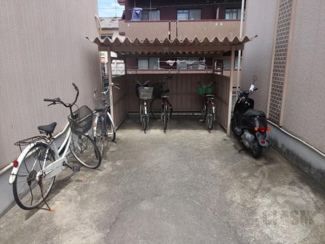 22/28 駐車場