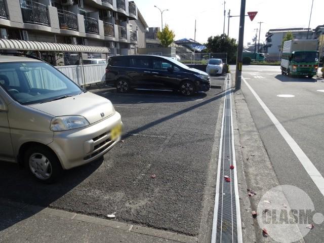 21/26 駐車場