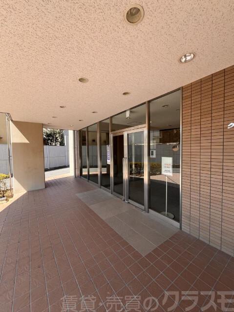 24/30 エントランス