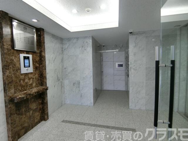 28/30 エントランス