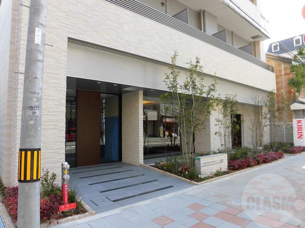 21/30 エントランス