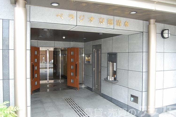 2/5 エントランス