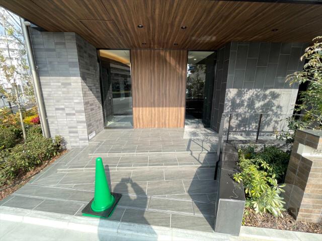 22/30 エントランス