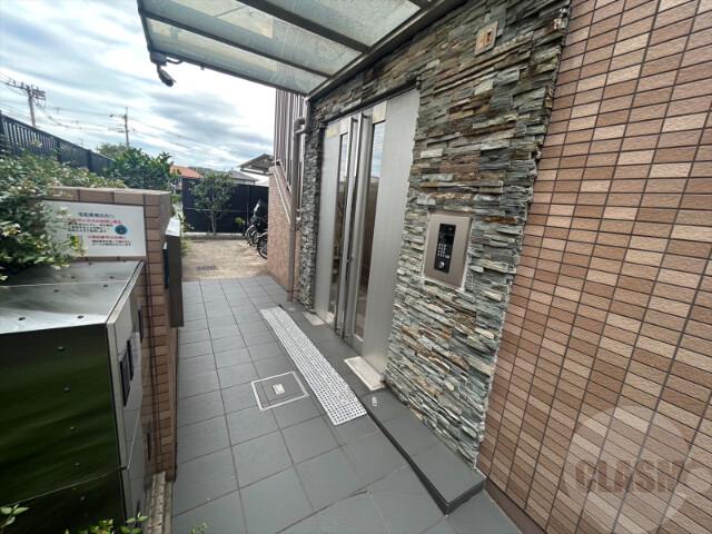 22/30 エントランス