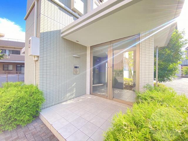 23/30 エントランス