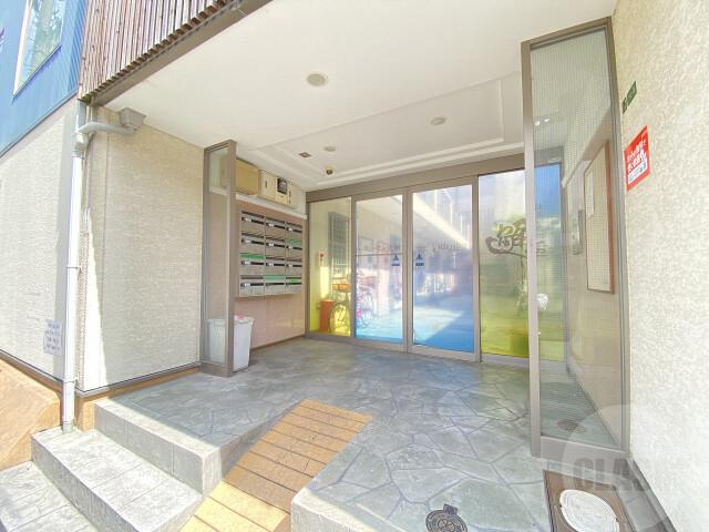 18/27 エントランス