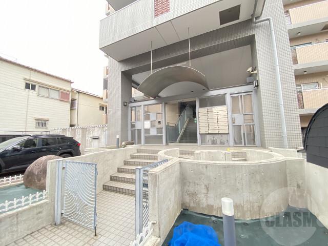 19/30 エントランス