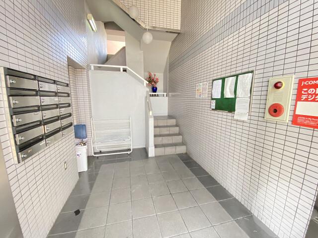 20/29 エントランス