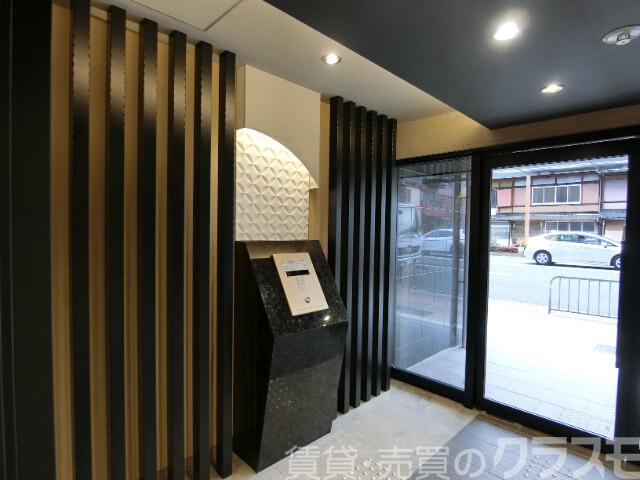 28/30 エントランス