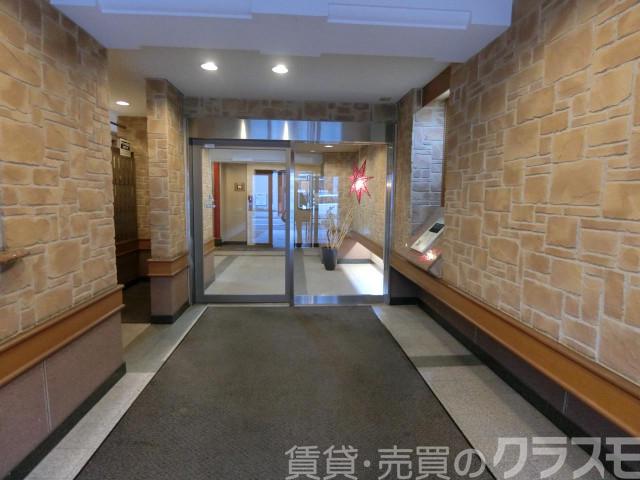 27/30 エントランス