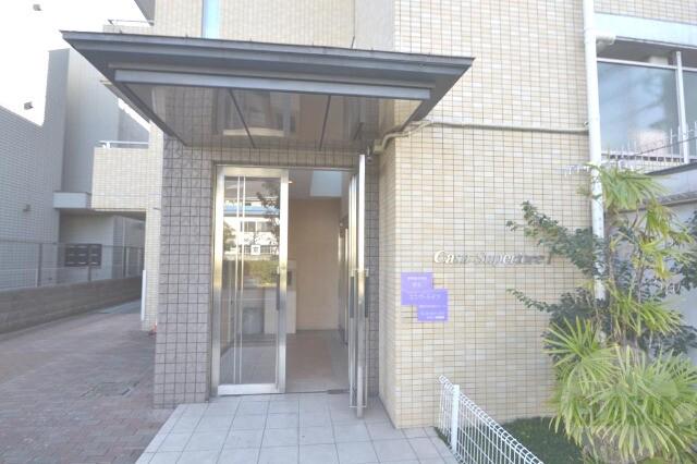 21/30 エントランス