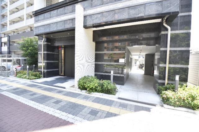 18/23 エントランス