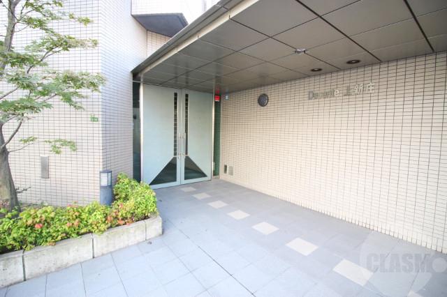 23/30 エントランス