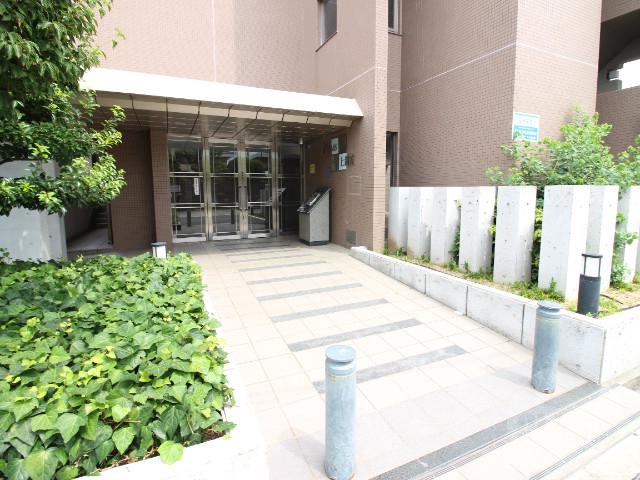 20/30 エントランス