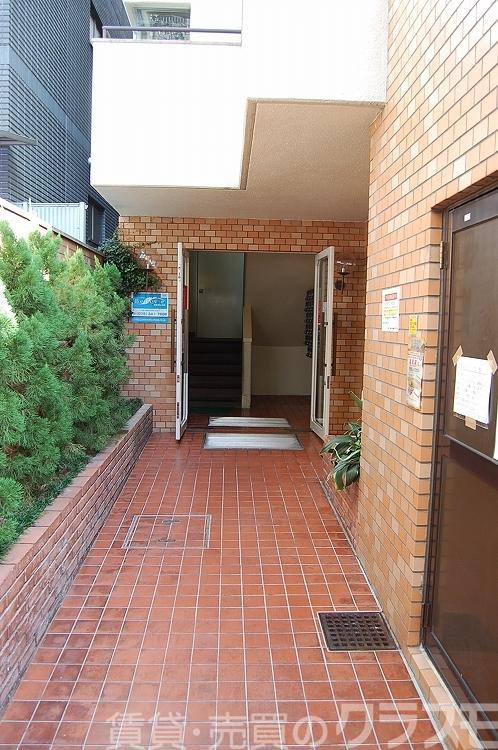 28/30 エントランス