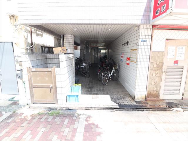 22/30 エントランス