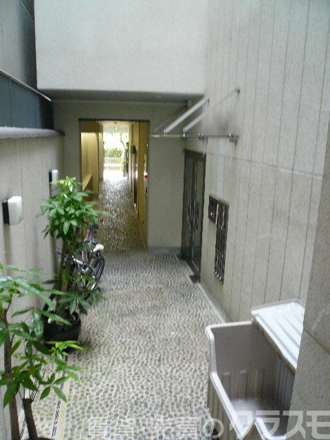 28/30 エントランス