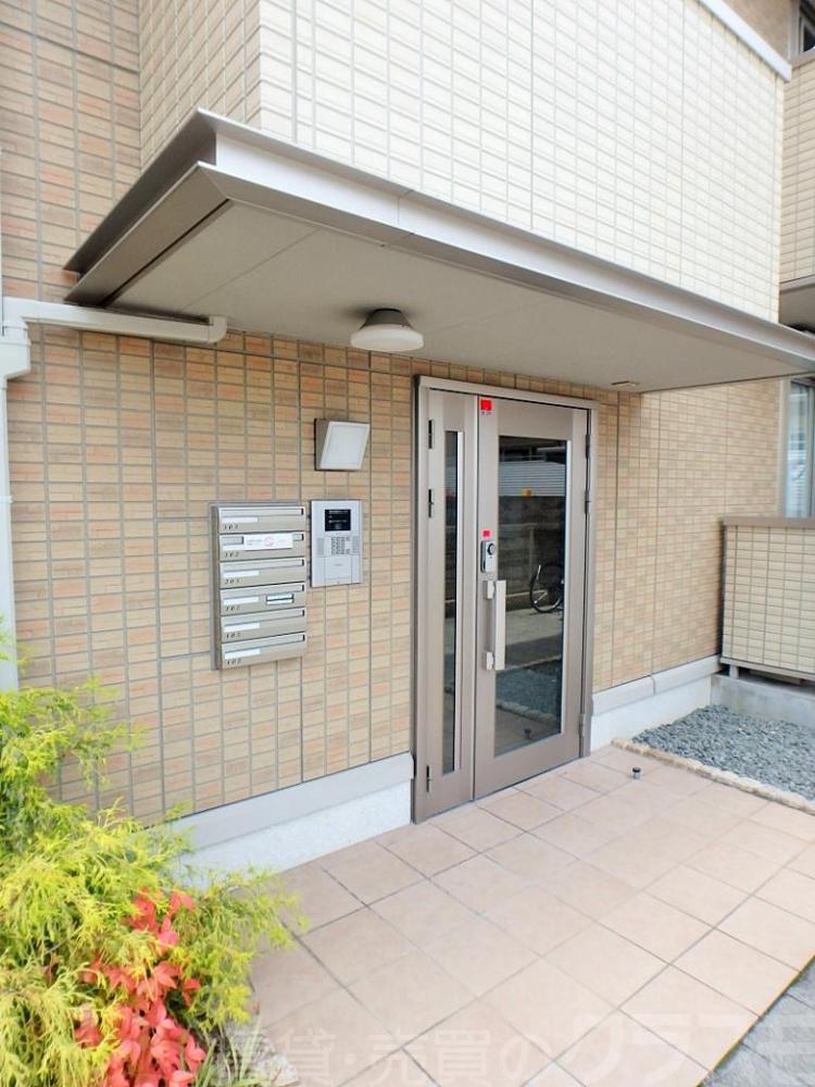 28/30 エントランス