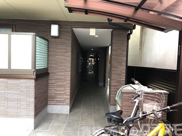 28/30 エントランス