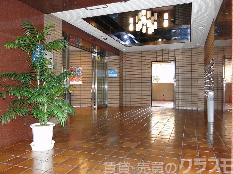 27/30 エントランス