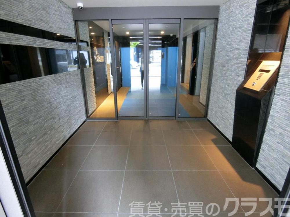 28/30 エントランス