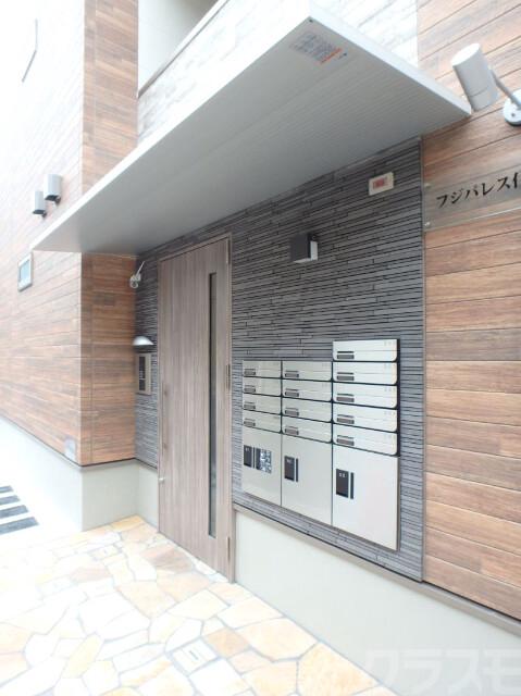 23/30 エントランス