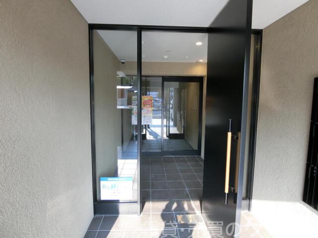 28/30 エントランス