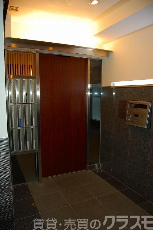 28/30 エントランス