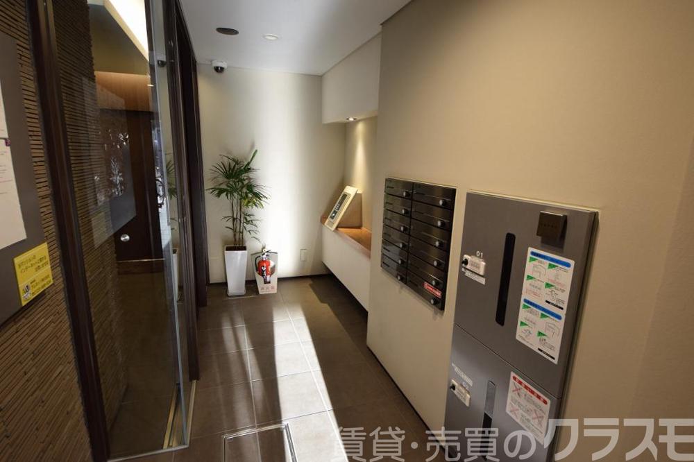 28/30 エントランス