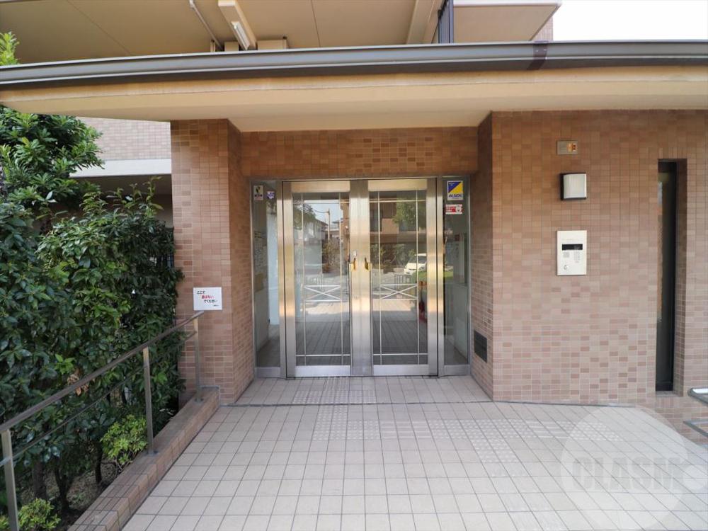 22/30 エントランス