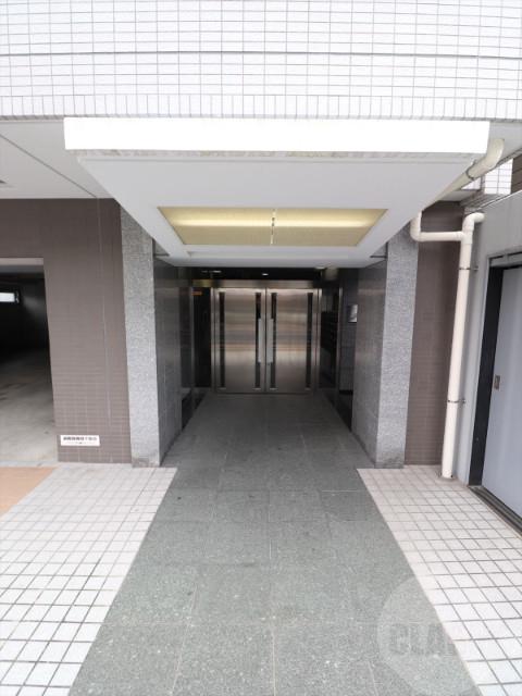 22/30 エントランス