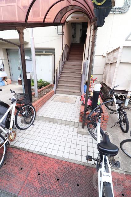 17/25 エントランス